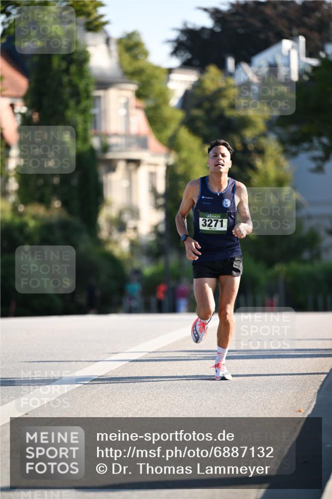 01.09.2024 - BARMER Alsterlauf Dr. Thomas Lammeyer http://msf.ph/oto/6887132 01.09.2024 09:18:34 Laufen 3271 meine-sportfotos.de