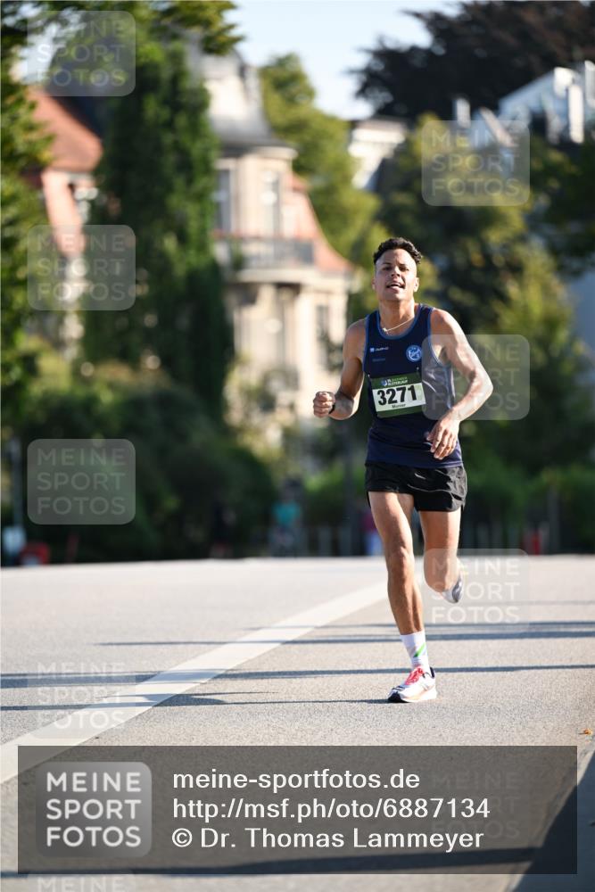 01.09.2024 - BARMER Alsterlauf Dr. Thomas Lammeyer http://msf.ph/oto/6887134 01.09.2024 09:18:34 Laufen 3271 meine-sportfotos.de