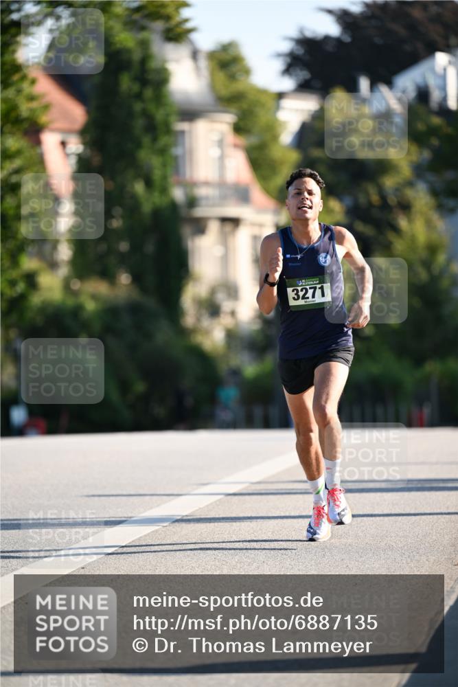 01.09.2024 - BARMER Alsterlauf Dr. Thomas Lammeyer http://msf.ph/oto/6887135 01.09.2024 09:18:34 Laufen 3271 meine-sportfotos.de