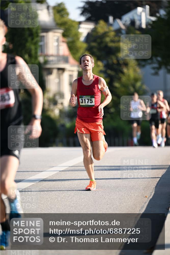 01.09.2024 - BARMER Alsterlauf Dr. Thomas Lammeyer http://msf.ph/oto/6887225 01.09.2024 09:19:03 Laufen 3175 meine-sportfotos.de
