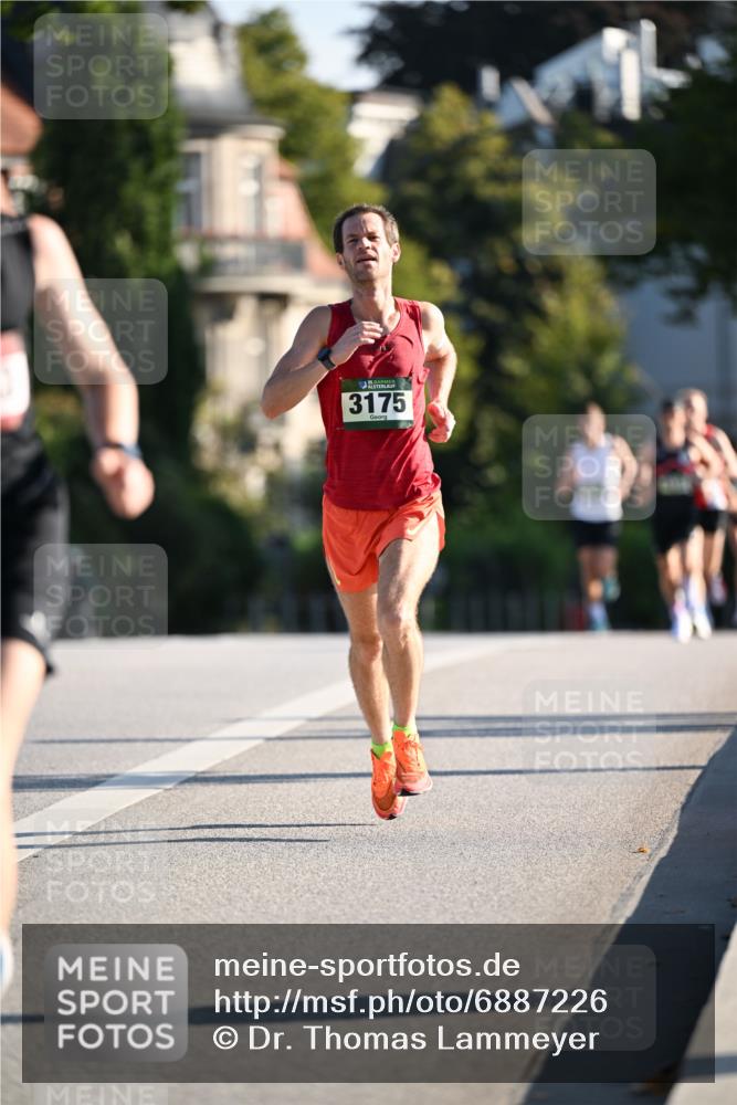 01.09.2024 - BARMER Alsterlauf Dr. Thomas Lammeyer http://msf.ph/oto/6887226 01.09.2024 09:19:04 Laufen 3175 meine-sportfotos.de