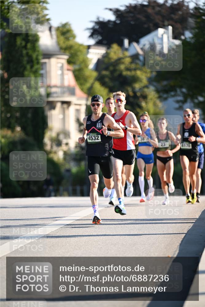 01.09.2024 - BARMER Alsterlauf Dr. Thomas Lammeyer http://msf.ph/oto/6887236 01.09.2024 09:19:08 Laufen 4532, 23, 8170 meine-sportfotos.de