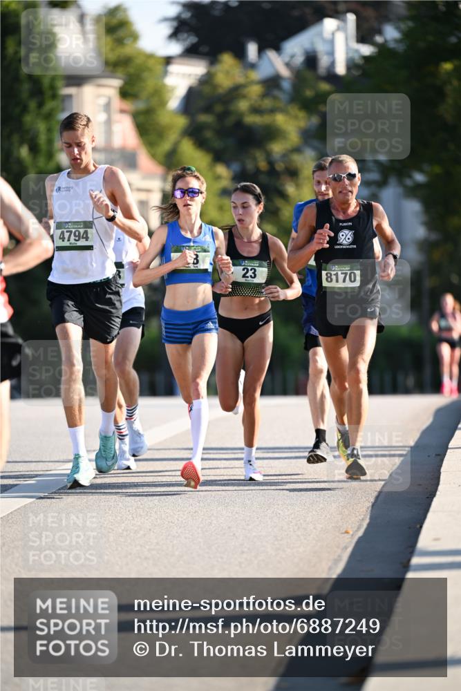 01.09.2024 - BARMER Alsterlauf Dr. Thomas Lammeyer http://msf.ph/oto/6887249 01.09.2024 09:19:10 Laufen 4794, 23, 8170 meine-sportfotos.de
