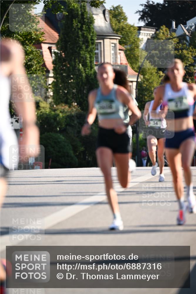 01.09.2024 - BARMER Alsterlauf Dr. Thomas Lammeyer http://msf.ph/oto/6887316 01.09.2024 09:19:32 Laufen  meine-sportfotos.de