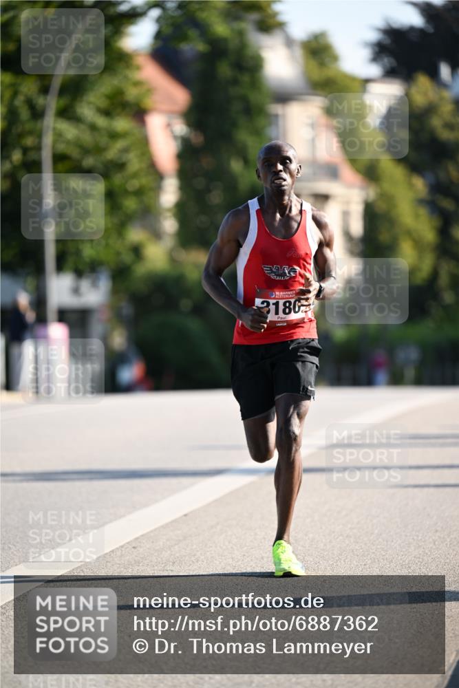 01.09.2024 - BARMER Alsterlauf Dr. Thomas Lammeyer http://msf.ph/oto/6887362 01.09.2024 09:19:43 Laufen 3180 meine-sportfotos.de