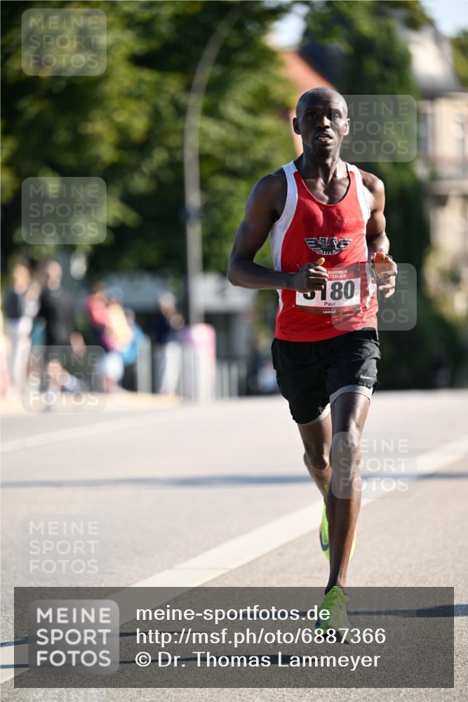 01.09.2024 - BARMER Alsterlauf Dr. Thomas Lammeyer http://msf.ph/oto/6887366 01.09.2024 09:19:43 Laufen 180 meine-sportfotos.de