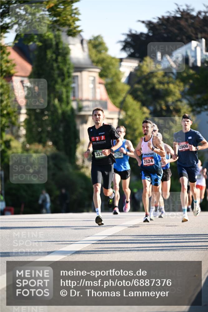 01.09.2024 - BARMER Alsterlauf Dr. Thomas Lammeyer http://msf.ph/oto/6887376 01.09.2024 09:19:57 Laufen 357, 2524, 2906 meine-sportfotos.de