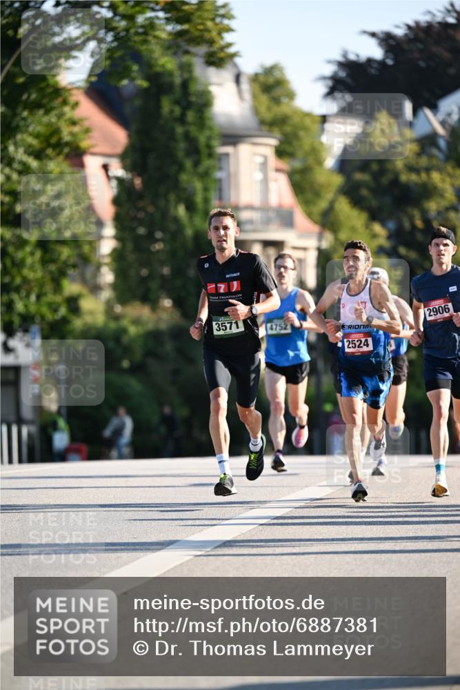 01.09.2024 - BARMER Alsterlauf Dr. Thomas Lammeyer http://msf.ph/oto/6887381 01.09.2024 09:19:58 Laufen 3571, 4752, 0, 2524, 2906 meine-sportfotos.de