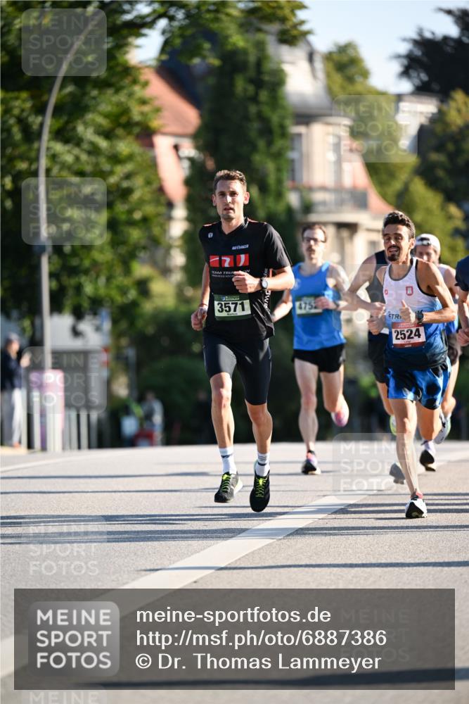 01.09.2024 - BARMER Alsterlauf Dr. Thomas Lammeyer http://msf.ph/oto/6887386 01.09.2024 09:19:59 Laufen 3571, 2524 meine-sportfotos.de