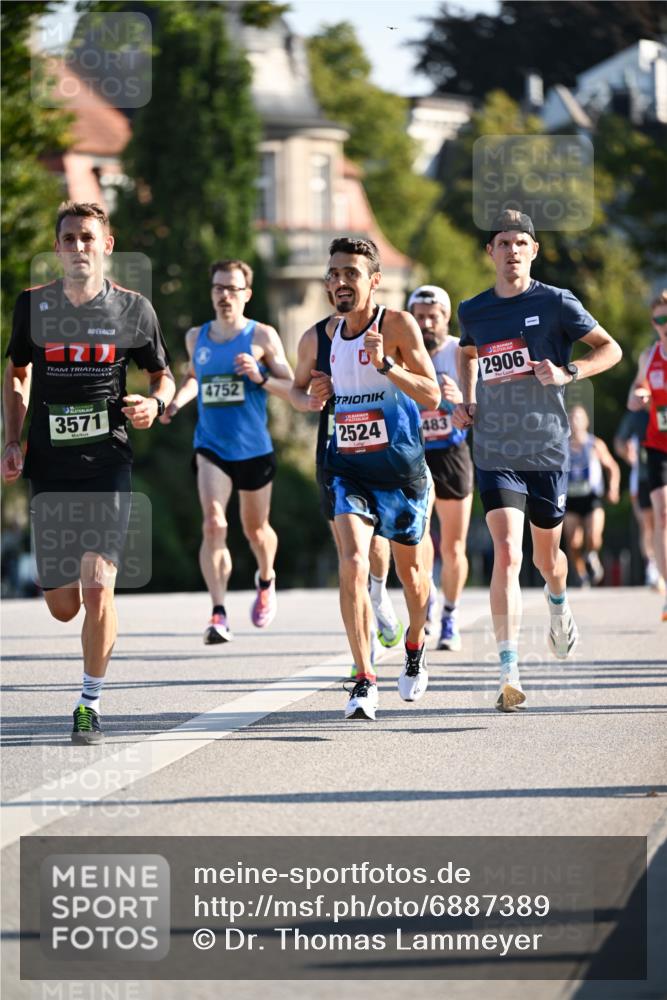 01.09.2024 - BARMER Alsterlauf Dr. Thomas Lammeyer http://msf.ph/oto/6887389 01.09.2024 09:19:59 Laufen 4752, 3571, 2524, 483, 2906 meine-sportfotos.de