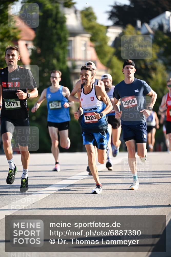 01.09.2024 - BARMER Alsterlauf Dr. Thomas Lammeyer http://msf.ph/oto/6887390 01.09.2024 09:19:59 Laufen 3571, 4752, 2524, 2906 meine-sportfotos.de