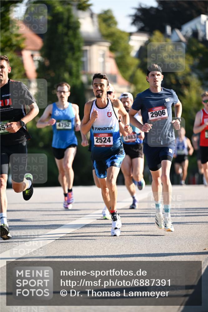01.09.2024 - BARMER Alsterlauf Dr. Thomas Lammeyer http://msf.ph/oto/6887391 01.09.2024 09:20:00 Laufen 357, 4752, 2524, 2483, 2906 meine-sportfotos.de
