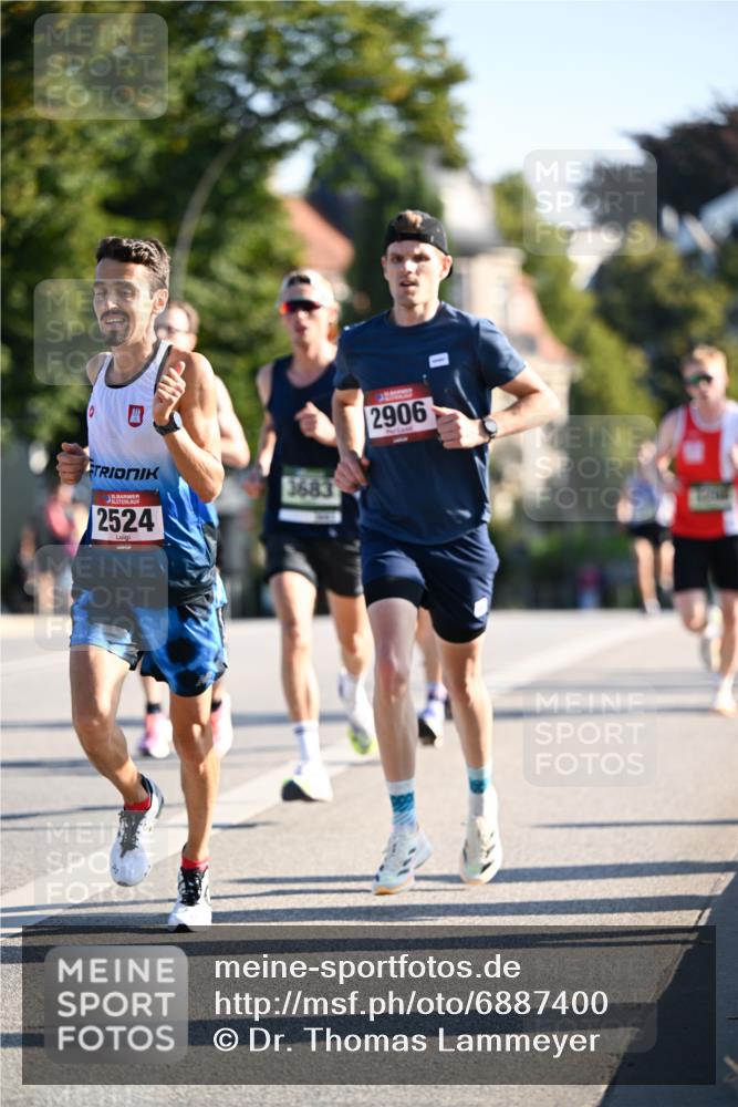 01.09.2024 - BARMER Alsterlauf Dr. Thomas Lammeyer http://msf.ph/oto/6887400 01.09.2024 09:20:01 Laufen 0, 35, 2524, 3683, 2906 meine-sportfotos.de
