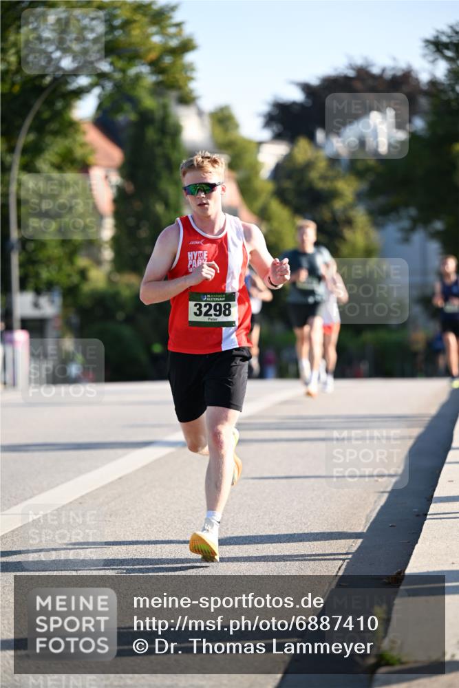 01.09.2024 - BARMER Alsterlauf Dr. Thomas Lammeyer http://msf.ph/oto/6887410 01.09.2024 09:20:03 Laufen 3298 meine-sportfotos.de