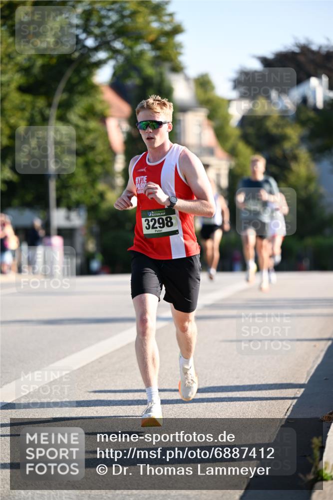 01.09.2024 - BARMER Alsterlauf Dr. Thomas Lammeyer http://msf.ph/oto/6887412 01.09.2024 09:20:03 Laufen 3298 meine-sportfotos.de