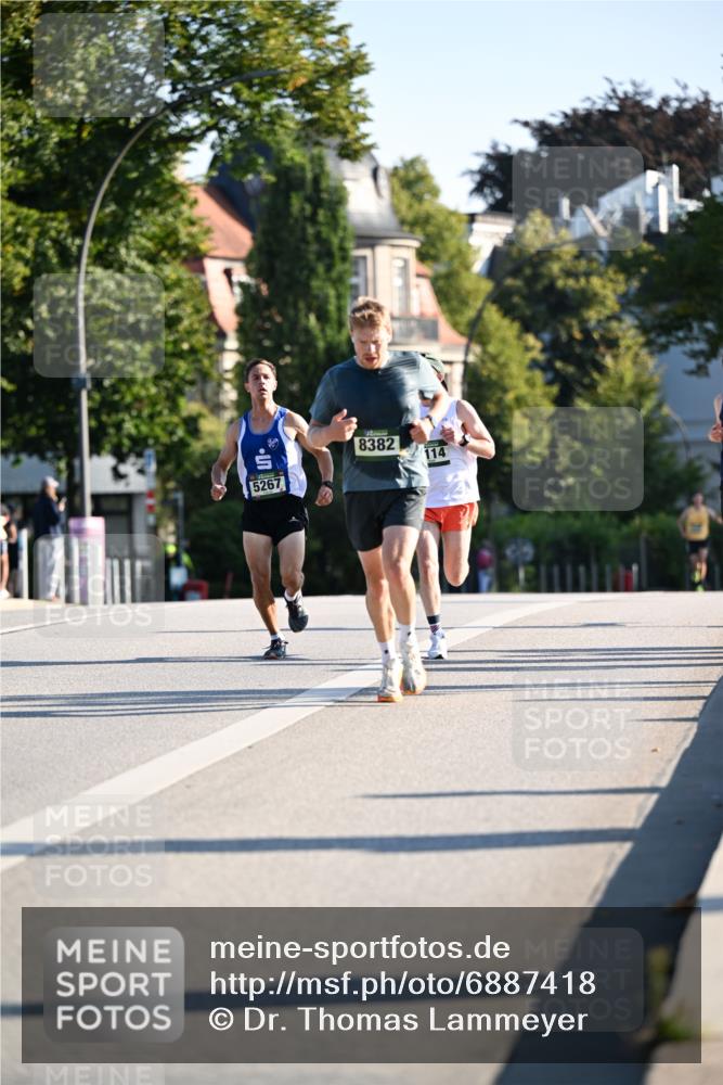 01.09.2024 - BARMER Alsterlauf Dr. Thomas Lammeyer http://msf.ph/oto/6887418 01.09.2024 09:20:05 Laufen 8382, 114, 5267 meine-sportfotos.de