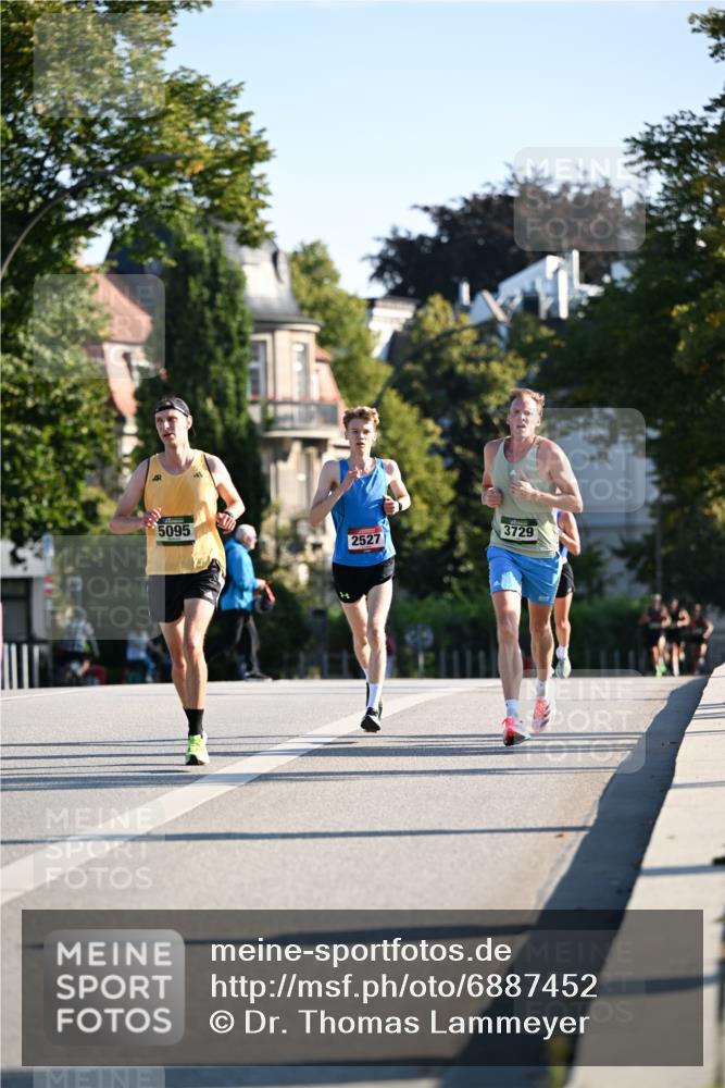 01.09.2024 - BARMER Alsterlauf Dr. Thomas Lammeyer http://msf.ph/oto/6887452 01.09.2024 09:20:17 Laufen 5095, 2527, 3729 meine-sportfotos.de
