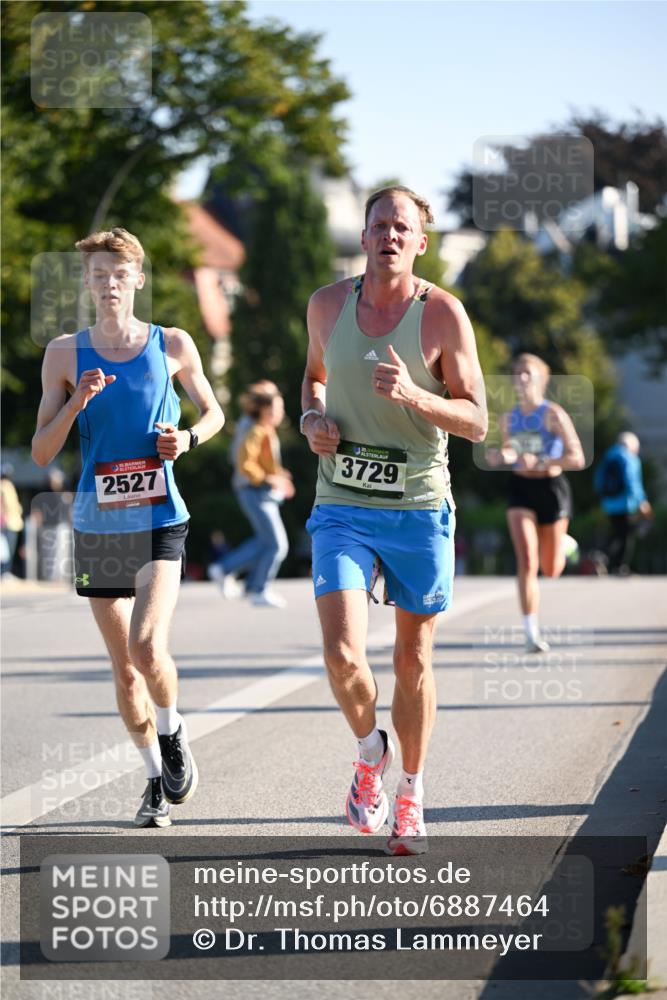 01.09.2024 - BARMER Alsterlauf Dr. Thomas Lammeyer http://msf.ph/oto/6887464 01.09.2024 09:20:19 Laufen 5, 2527, 35, 3729 meine-sportfotos.de
