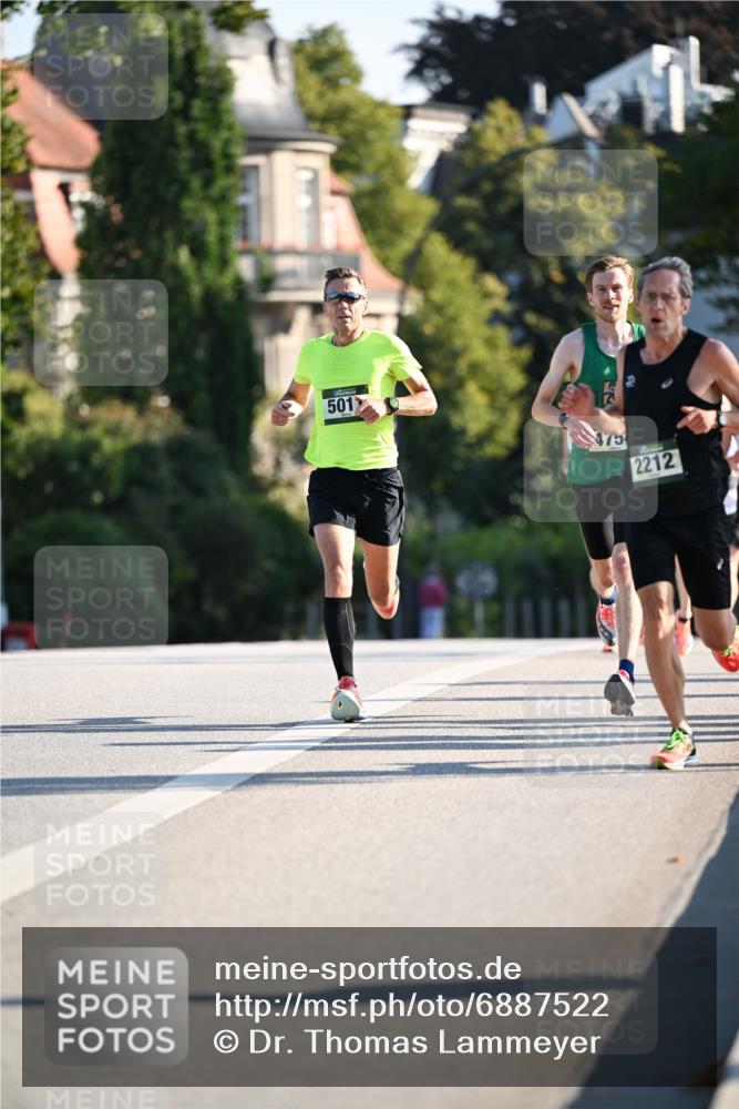 01.09.2024 - BARMER Alsterlauf Dr. Thomas Lammeyer http://msf.ph/oto/6887522 01.09.2024 09:20:37 Laufen 501, 475, 2212 meine-sportfotos.de