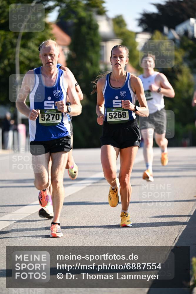 01.09.2024 - BARMER Alsterlauf Dr. Thomas Lammeyer http://msf.ph/oto/6887554 01.09.2024 09:20:42 Laufen 5270, 1921, 5269 meine-sportfotos.de
