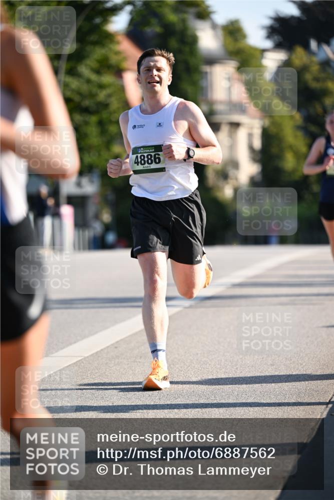 01.09.2024 - BARMER Alsterlauf Dr. Thomas Lammeyer http://msf.ph/oto/6887562 01.09.2024 09:20:44 Laufen 4886 meine-sportfotos.de