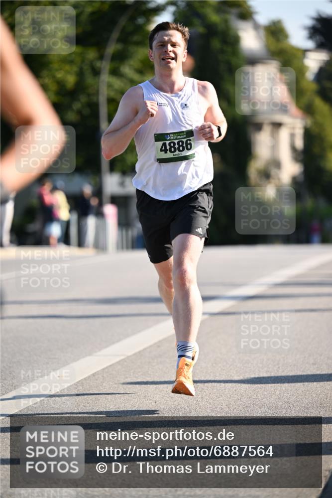 01.09.2024 - BARMER Alsterlauf Dr. Thomas Lammeyer http://msf.ph/oto/6887564 01.09.2024 09:20:44 Laufen 35, 4886 meine-sportfotos.de