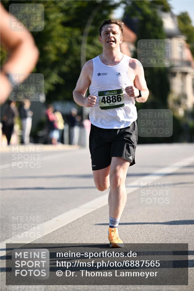 01.09.2024 - BARMER Alsterlauf Dr. Thomas Lammeyer http://msf.ph/oto/6887565 01.09.2024 09:20:44 Laufen 4886 meine-sportfotos.de