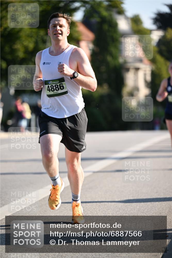 01.09.2024 - BARMER Alsterlauf Dr. Thomas Lammeyer http://msf.ph/oto/6887566 01.09.2024 09:20:44 Laufen 4886 meine-sportfotos.de