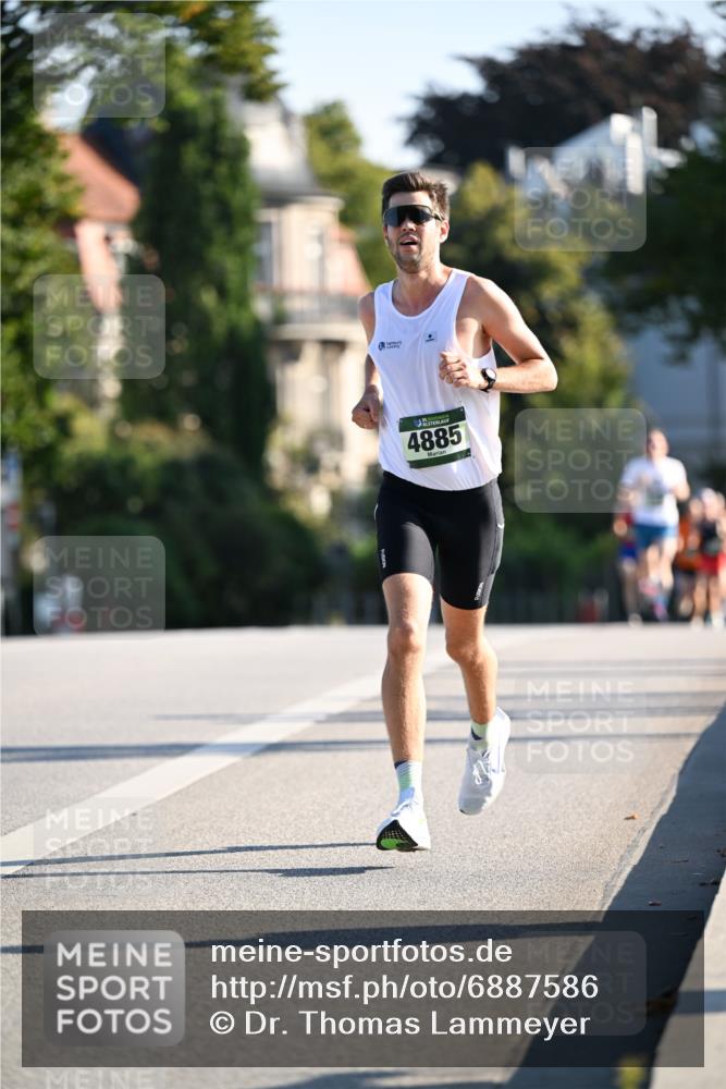 01.09.2024 - BARMER Alsterlauf Dr. Thomas Lammeyer http://msf.ph/oto/6887586 01.09.2024 09:20:49 Laufen 4885 meine-sportfotos.de