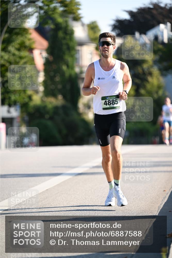 01.09.2024 - BARMER Alsterlauf Dr. Thomas Lammeyer http://msf.ph/oto/6887588 01.09.2024 09:20:49 Laufen 4885 meine-sportfotos.de
