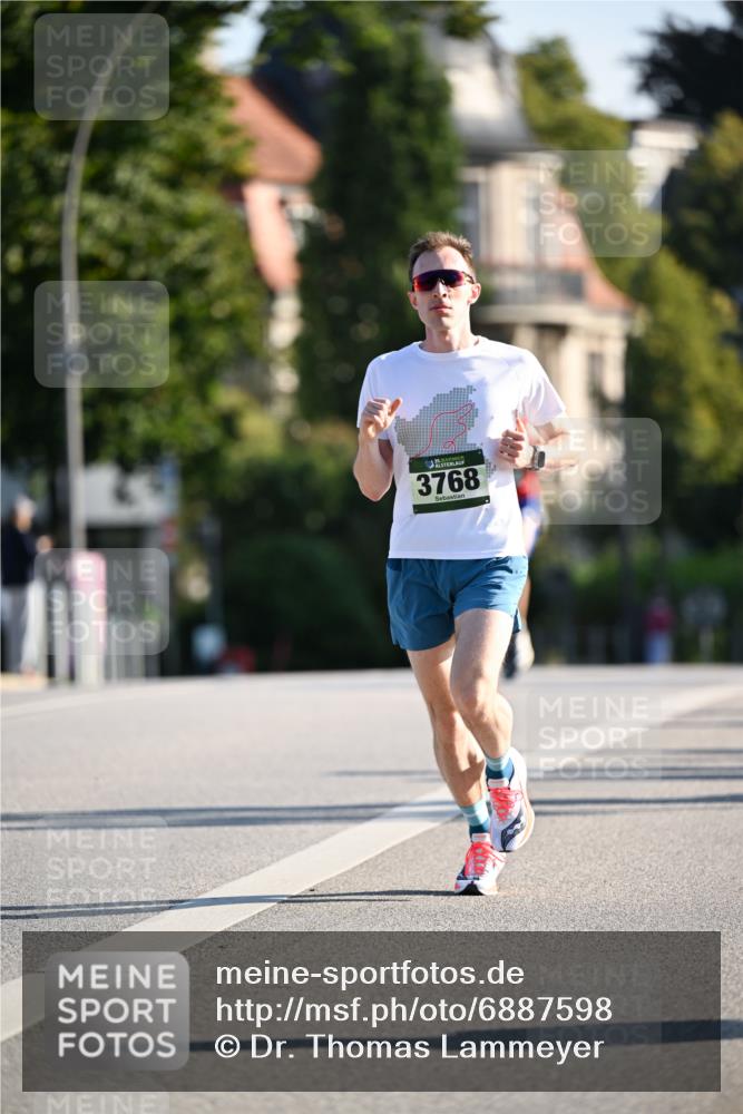 01.09.2024 - BARMER Alsterlauf Dr. Thomas Lammeyer http://msf.ph/oto/6887598 01.09.2024 09:20:56 Laufen 3768 meine-sportfotos.de