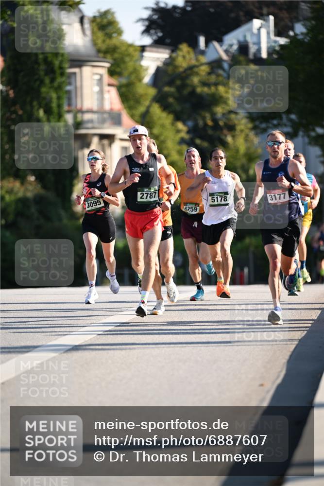01.09.2024 - BARMER Alsterlauf Dr. Thomas Lammeyer http://msf.ph/oto/6887607 01.09.2024 09:20:58 Laufen 3095, 2787, 5178, 3177, 5259 meine-sportfotos.de
