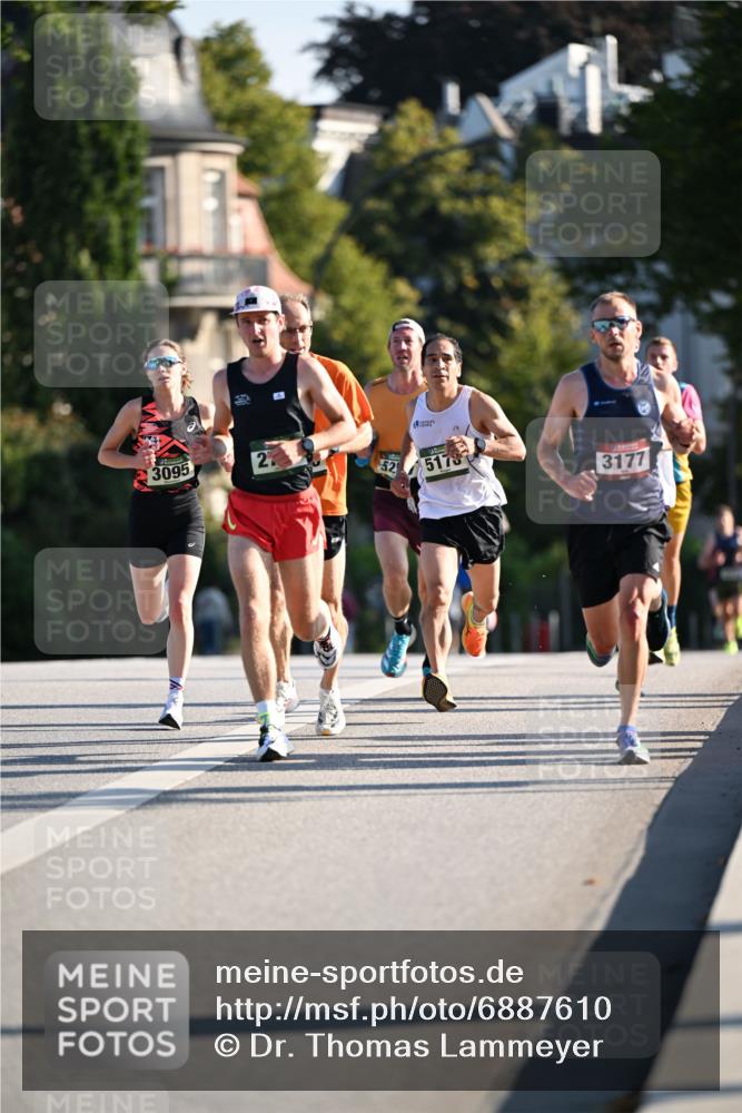 01.09.2024 - BARMER Alsterlauf Dr. Thomas Lammeyer http://msf.ph/oto/6887610 01.09.2024 09:20:59 Laufen 3095, 27, 52, 5178, 3177 meine-sportfotos.de