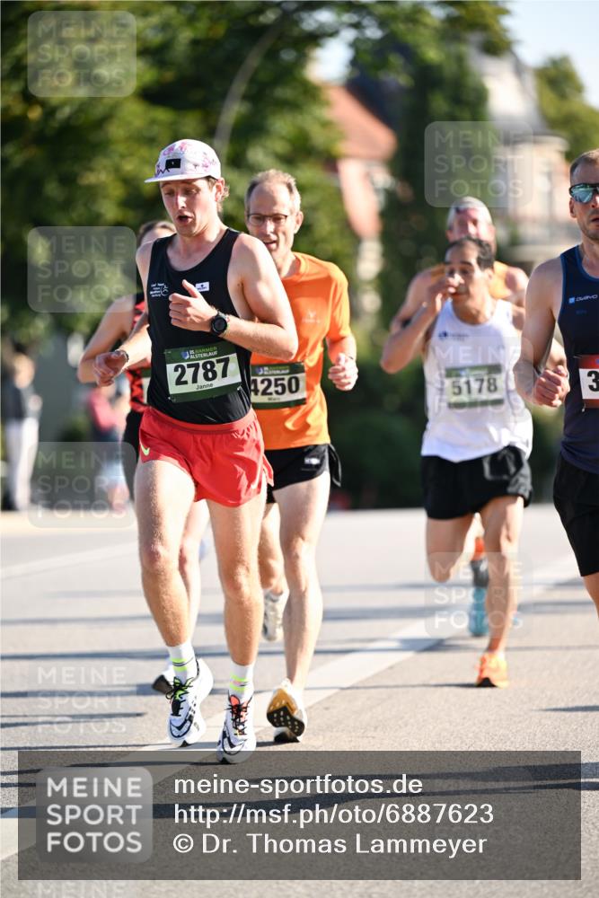 01.09.2024 - BARMER Alsterlauf Dr. Thomas Lammeyer http://msf.ph/oto/6887623 01.09.2024 09:21:01 Laufen 2787, 4250, 5178, 3 meine-sportfotos.de