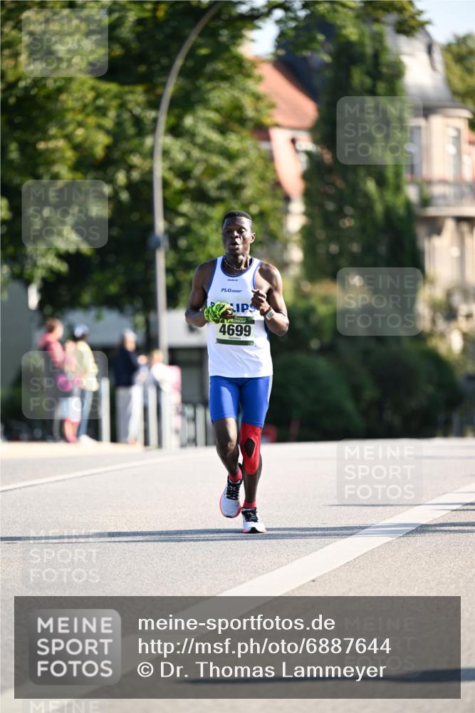 01.09.2024 - BARMER Alsterlauf Dr. Thomas Lammeyer http://msf.ph/oto/6887644 01.09.2024 09:21:06 Laufen 4699 meine-sportfotos.de