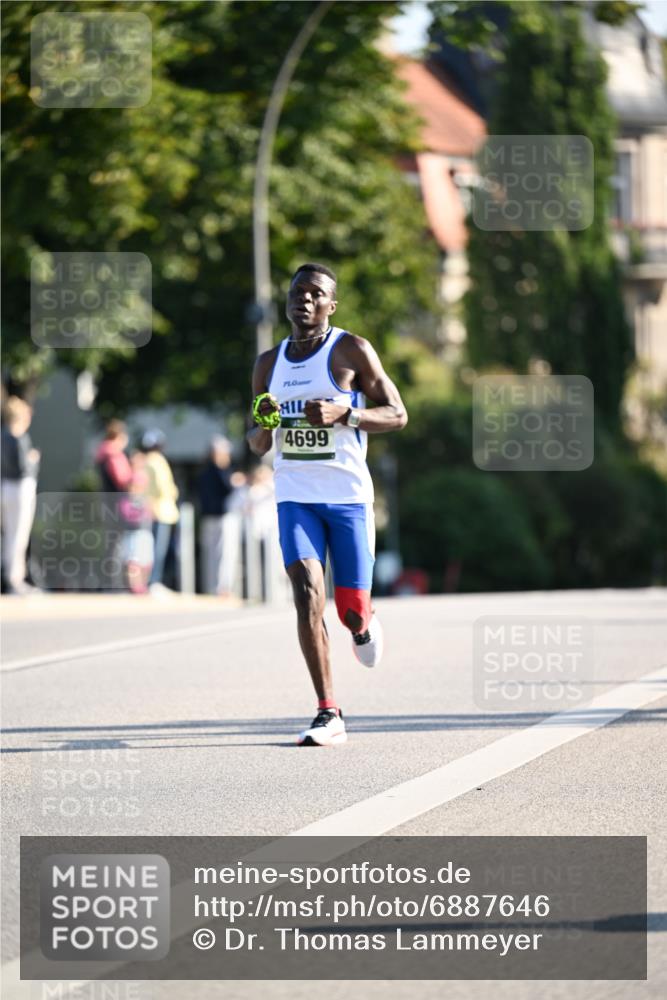 01.09.2024 - BARMER Alsterlauf Dr. Thomas Lammeyer http://msf.ph/oto/6887646 01.09.2024 09:21:07 Laufen 4699 meine-sportfotos.de
