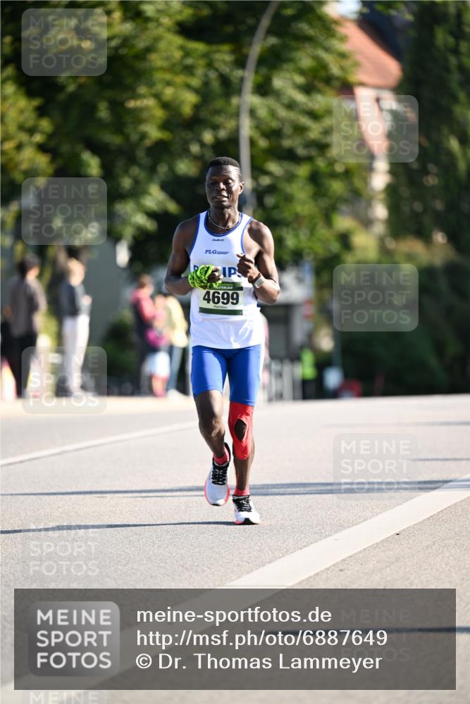 01.09.2024 - BARMER Alsterlauf Dr. Thomas Lammeyer http://msf.ph/oto/6887649 01.09.2024 09:21:07 Laufen 4699 meine-sportfotos.de