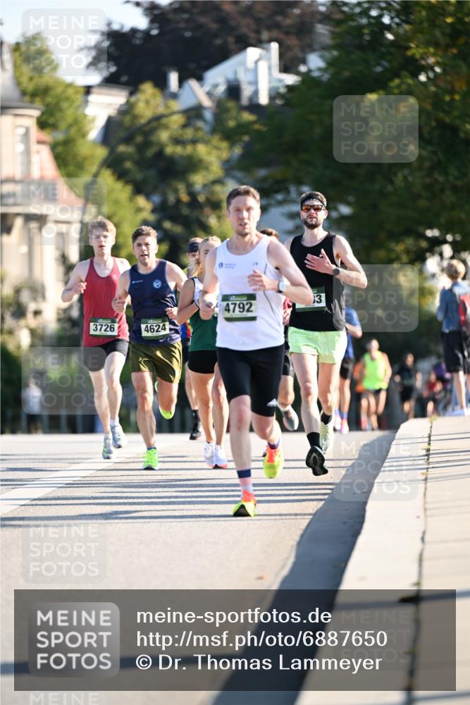 01.09.2024 - BARMER Alsterlauf Dr. Thomas Lammeyer http://msf.ph/oto/6887650 01.09.2024 09:21:09 Laufen 3726, 4624, 4792, 3 meine-sportfotos.de