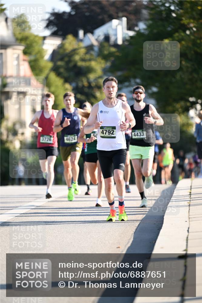 01.09.2024 - BARMER Alsterlauf Dr. Thomas Lammeyer http://msf.ph/oto/6887651 01.09.2024 09:21:09 Laufen 4624, 4792, 4433 meine-sportfotos.de