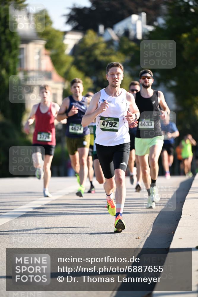01.09.2024 - BARMER Alsterlauf Dr. Thomas Lammeyer http://msf.ph/oto/6887655 01.09.2024 09:21:10 Laufen 3726, 4624, 4792, 4433 meine-sportfotos.de