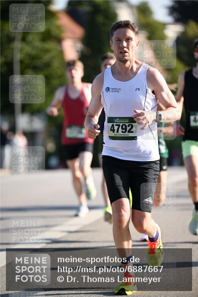 01.09.2024 - BARMER Alsterlauf Dr. Thomas Lammeyer http://msf.ph/oto/6887667 01.09.2024 09:21:11 Laufen 35, 4792 meine-sportfotos.de