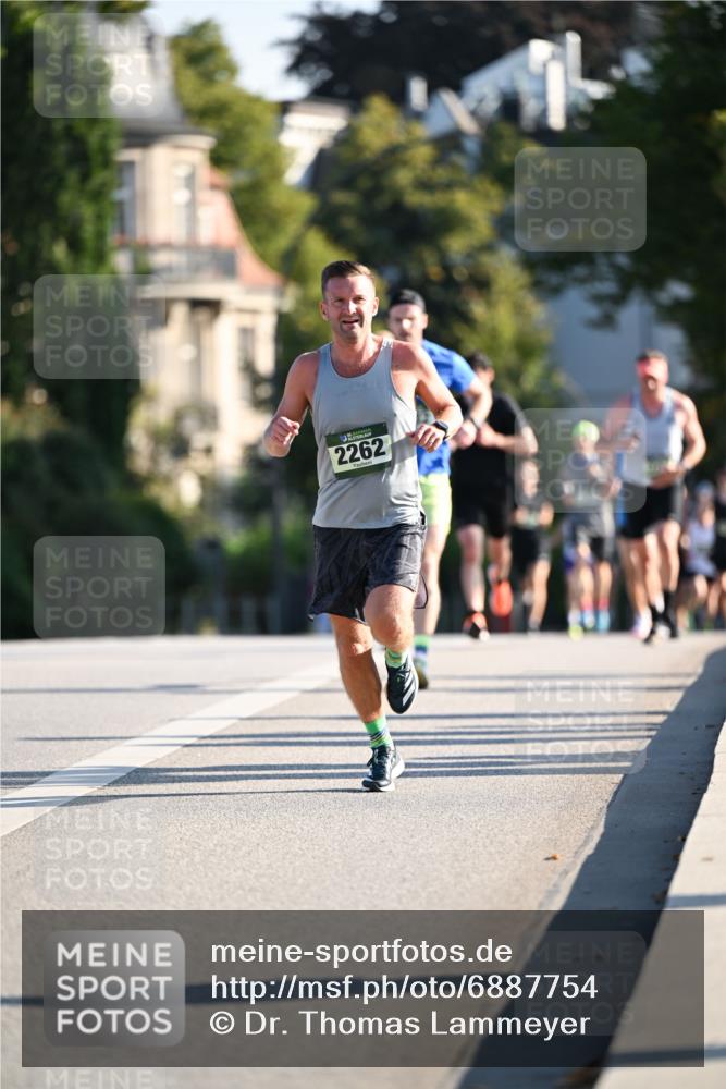 01.09.2024 - BARMER Alsterlauf Dr. Thomas Lammeyer http://msf.ph/oto/6887754 01.09.2024 09:21:35 Laufen 2262 meine-sportfotos.de