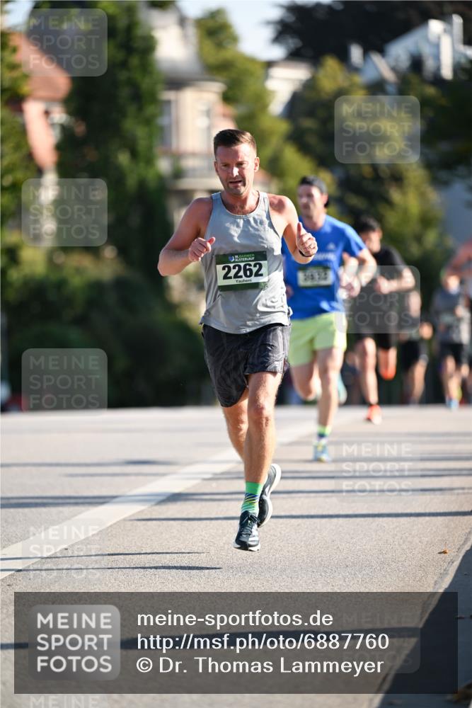 01.09.2024 - BARMER Alsterlauf Dr. Thomas Lammeyer http://msf.ph/oto/6887760 01.09.2024 09:21:36 Laufen 2262 meine-sportfotos.de