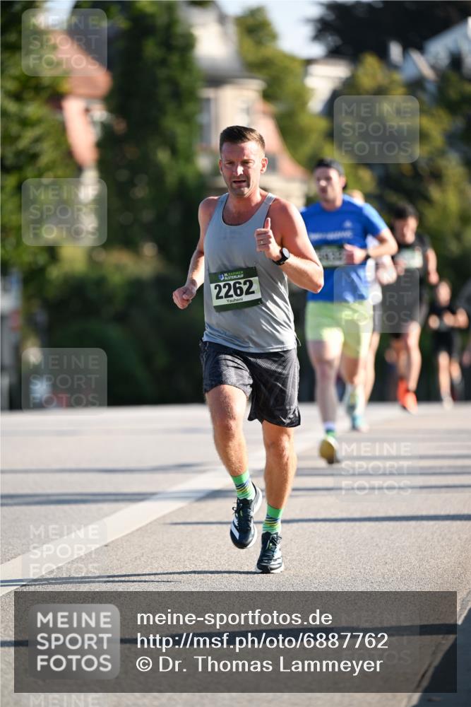 01.09.2024 - BARMER Alsterlauf Dr. Thomas Lammeyer http://msf.ph/oto/6887762 01.09.2024 09:21:36 Laufen 35, 2262 meine-sportfotos.de
