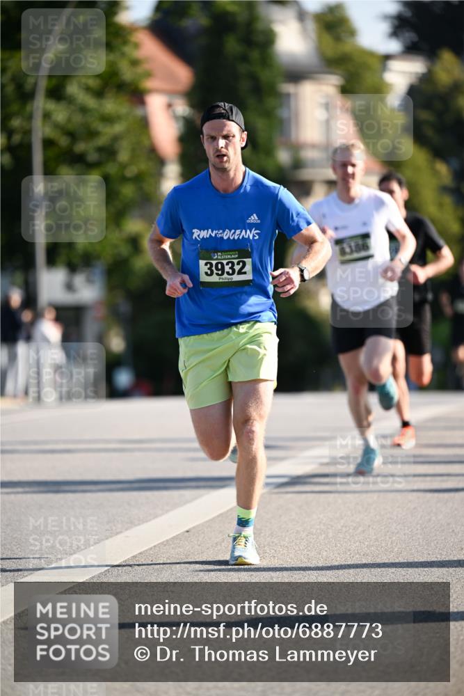 01.09.2024 - BARMER Alsterlauf Dr. Thomas Lammeyer http://msf.ph/oto/6887773 01.09.2024 09:21:38 Laufen 35, 3932, 8386 meine-sportfotos.de