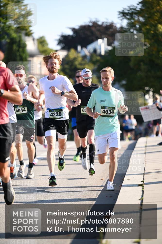 01.09.2024 - BARMER Alsterlauf Dr. Thomas Lammeyer http://msf.ph/oto/6887890 01.09.2024 09:22:02 Laufen 5044, 4229, 83, 4034 meine-sportfotos.de