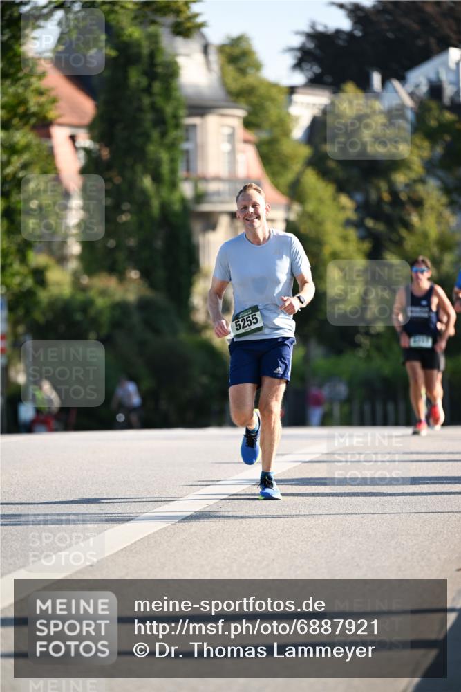 01.09.2024 - BARMER Alsterlauf Dr. Thomas Lammeyer http://msf.ph/oto/6887921 01.09.2024 09:22:10 Laufen 5255 meine-sportfotos.de