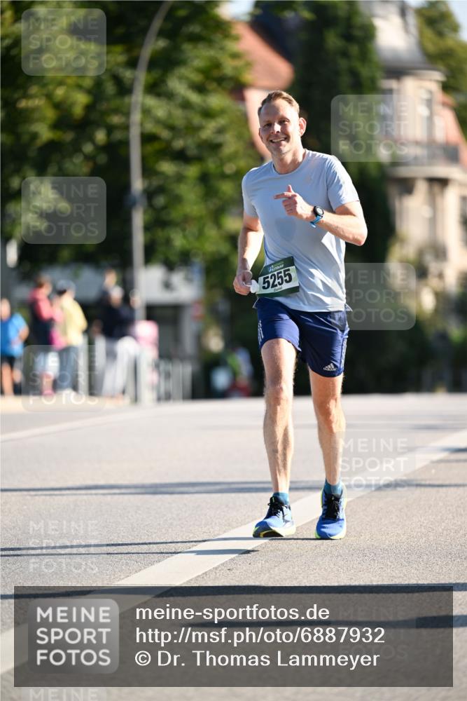 01.09.2024 - BARMER Alsterlauf Dr. Thomas Lammeyer http://msf.ph/oto/6887932 01.09.2024 09:22:11 Laufen 5255 meine-sportfotos.de