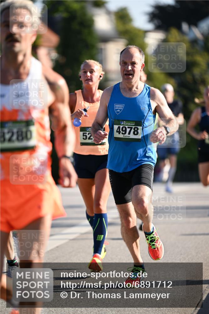 01.09.2024 - BARMER Alsterlauf Dr. Thomas Lammeyer http://msf.ph/oto/6891712 01.09.2024 09:22:33 Laufen 8280, 52, 35, 4978 meine-sportfotos.de