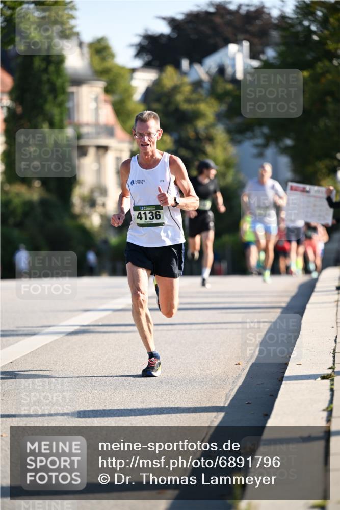 01.09.2024 - BARMER Alsterlauf Dr. Thomas Lammeyer http://msf.ph/oto/6891796 01.09.2024 09:22:48 Laufen 4136 meine-sportfotos.de